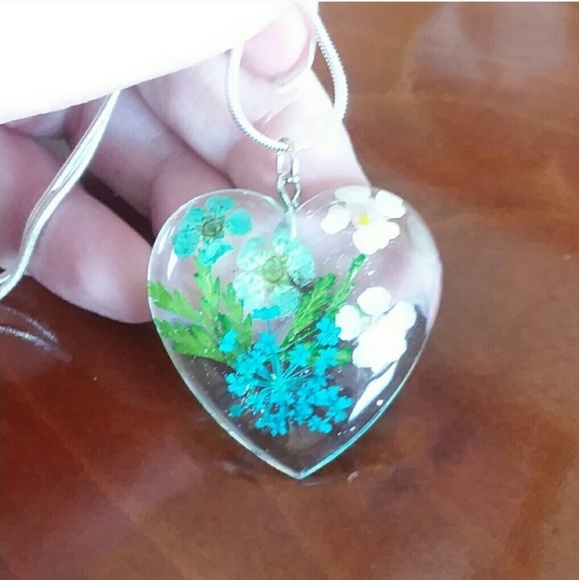 Jewelry - Blue white flowers heart shaped silver necklace
